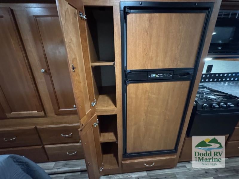 Pre-Owned 2018 Winnebago 29VE - photo - 43