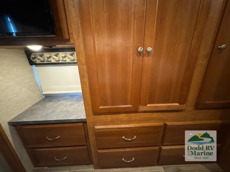 Pre-Owned 2018 Winnebago 29VE - photo - 48
