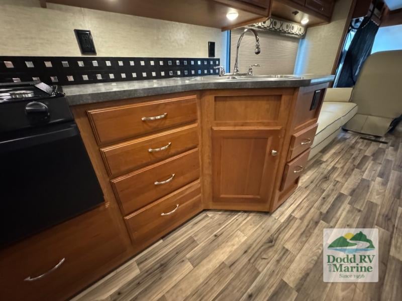 Pre-Owned 2018 Winnebago 29VE - photo - 35