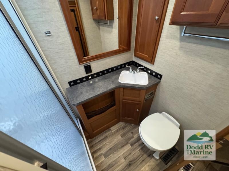 Pre-Owned 2018 Winnebago 29VE - photo - 36