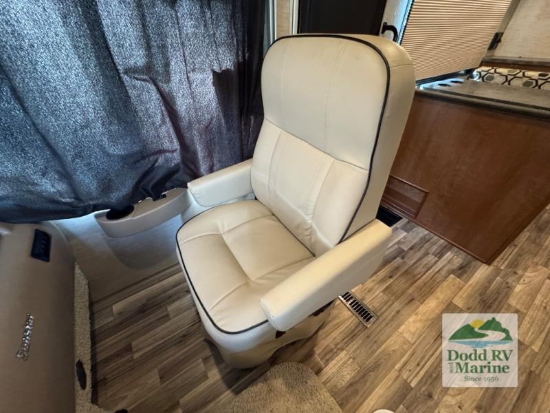 Pre-Owned 2018 Winnebago 29VE - photo - 28