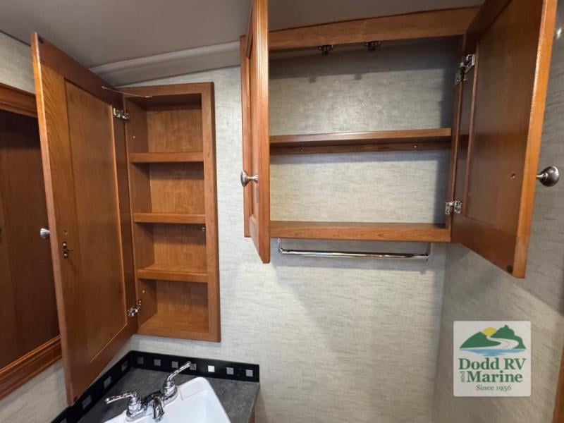 Pre-Owned 2018 Winnebago 29VE - photo - 41
