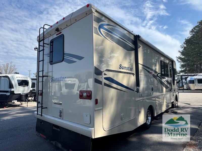 Pre-Owned 2018 Winnebago 29VE - photo - 5