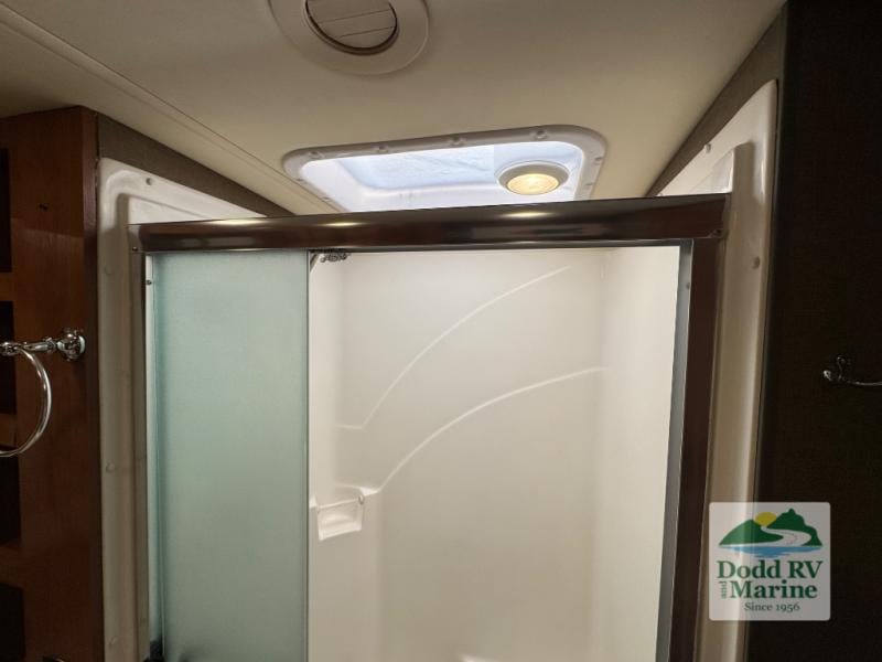 Pre-Owned 2018 Winnebago 38F - photo - 43