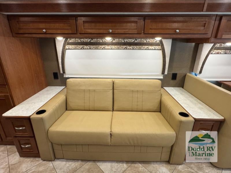 Pre-Owned 2018 Winnebago 38F - photo - 25