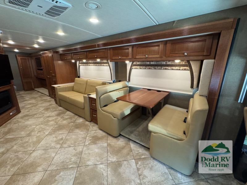 Pre-Owned 2018 Winnebago 38F - photo - 18