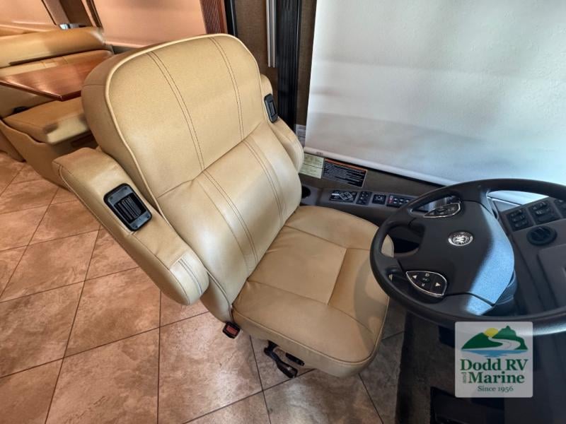 Pre-Owned 2018 Winnebago 38F - photo - 49