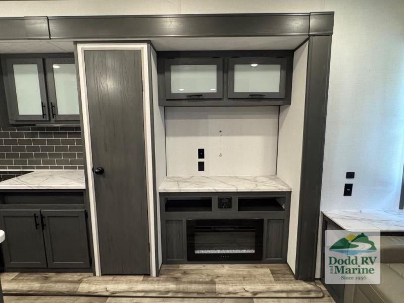 Pre-Owned 2024 Dutchmen RV 390LOFT - photo - 9