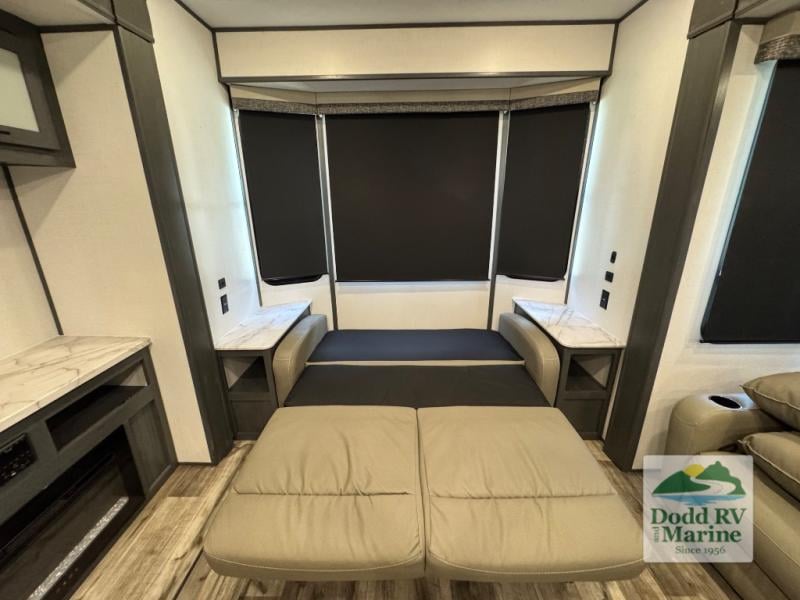 Pre-Owned 2024 Dutchmen RV 390LOFT - photo - 10
