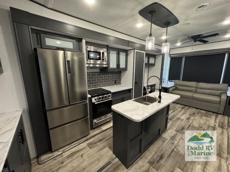 Pre-Owned 2024 Dutchmen RV 390LOFT - photo - 5