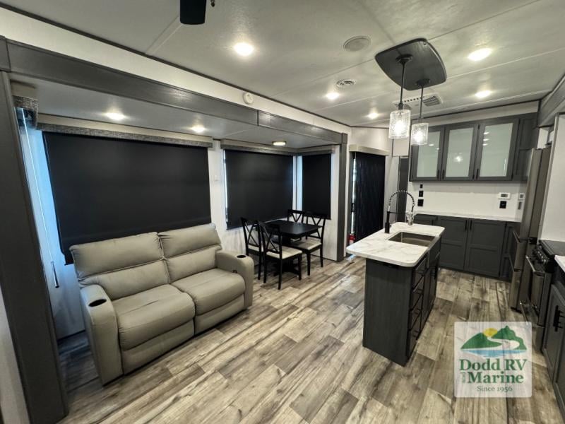Pre-Owned 2024 Dutchmen RV 390LOFT - photo - 13