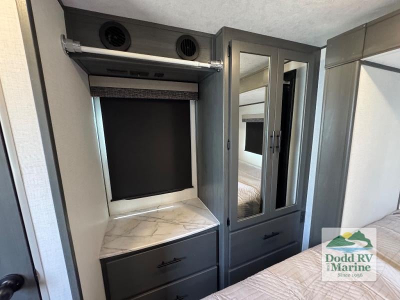 Pre-Owned 2024 Dutchmen RV 390LOFT - photo - 34