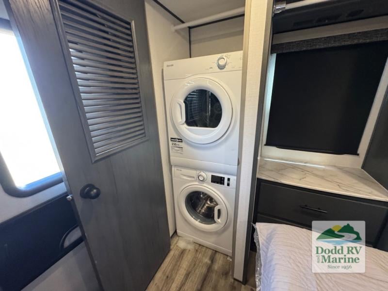 Pre-Owned 2024 Dutchmen RV 390LOFT - photo - 33