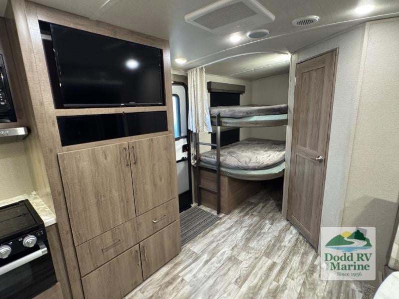 Pre-Owned 2022 Grand Design 2400BH - photo - 10