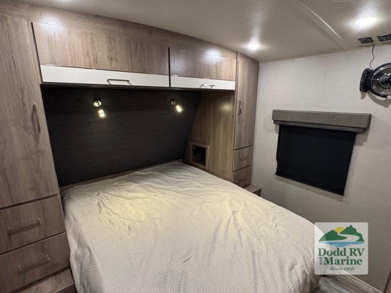 Pre-Owned 2022 Grand Design 2400BH - photo - 23