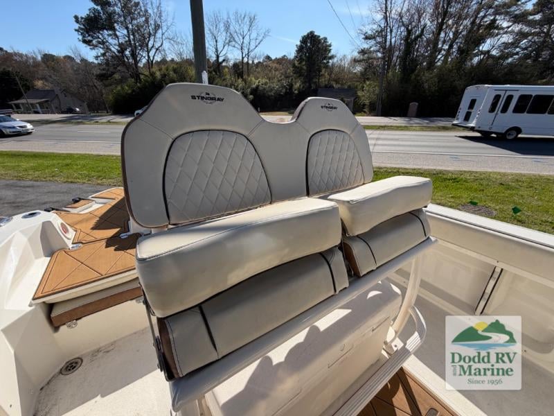Pre-Owned 2024 Stingray 236 - photo - 15
