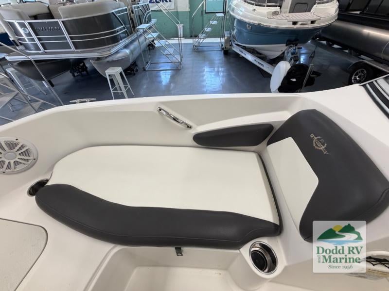 Pre-Owned 2016 Stingray 191DC - photo - 32