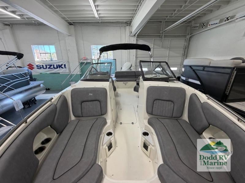 Pre-Owned 2021 Stingray 231DC - photo - 4