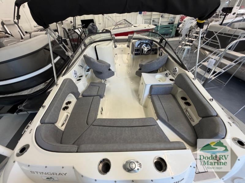 Pre-Owned 2021 Stingray 231DC - photo - 5
