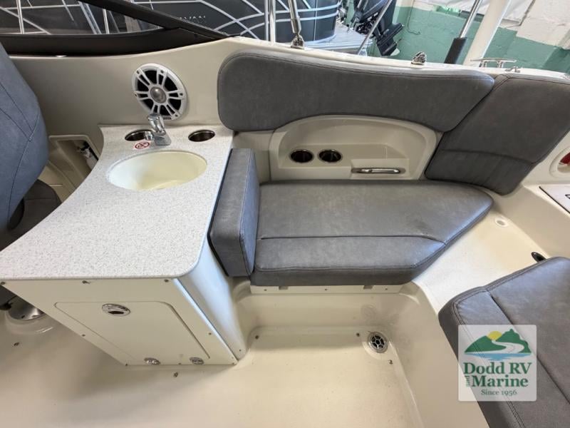 Pre-Owned 2021 Stingray 231DC - photo - 23