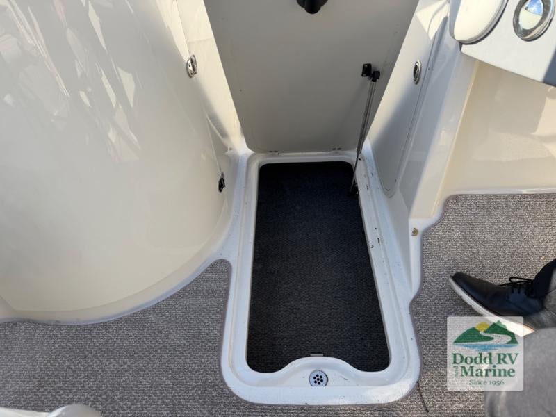 Pre-Owned 2012 Stingray 215LR - photo - 29