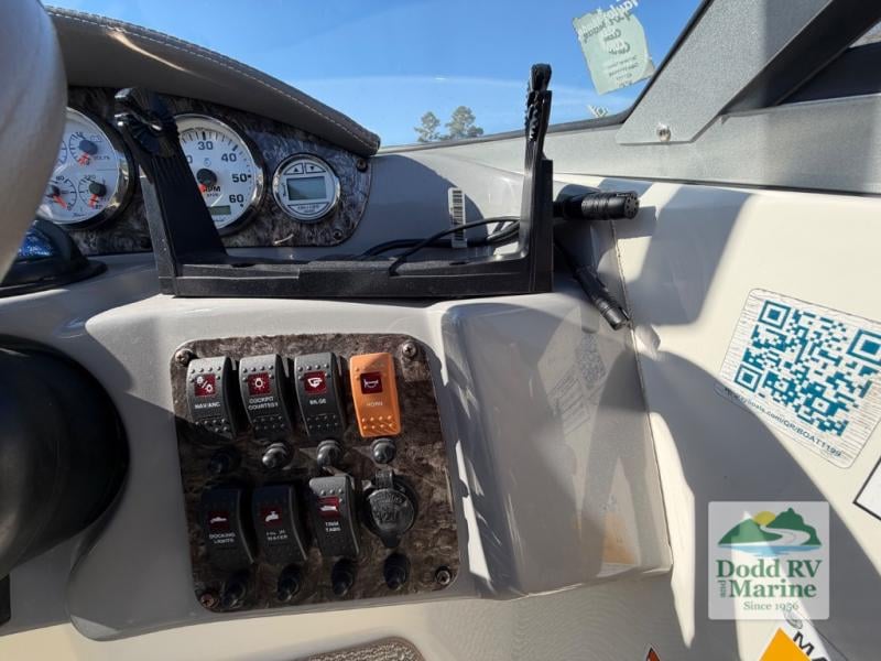 Pre-Owned 2012 Stingray 215LR - photo - 11