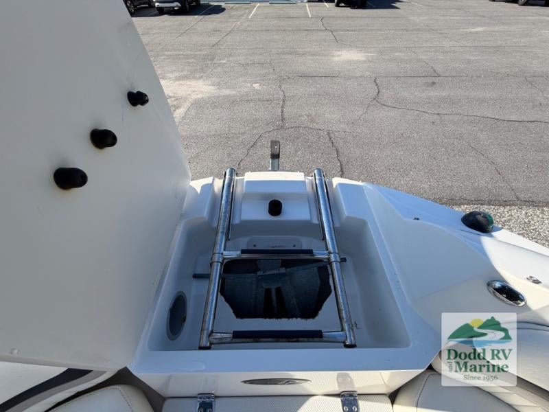 Pre-Owned 2012 Stingray 215LR - photo - 32