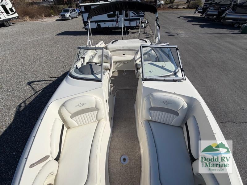 Pre-Owned 2012 Stingray 215LR - photo - 4