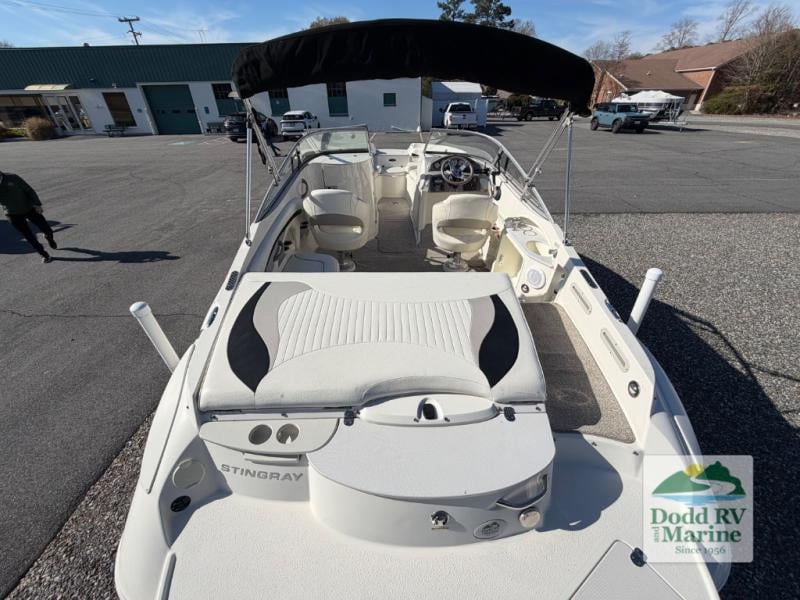 Pre-Owned 2012 Stingray 215LR - photo - 5