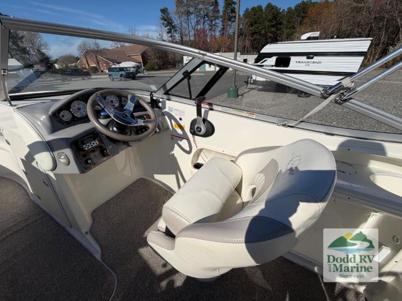 Pre-Owned 2012 Stingray 215LR - photo - 7