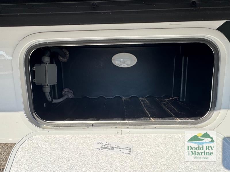 Pre-Owned 2025 Thor Motor Coach SE31 - photo - 10