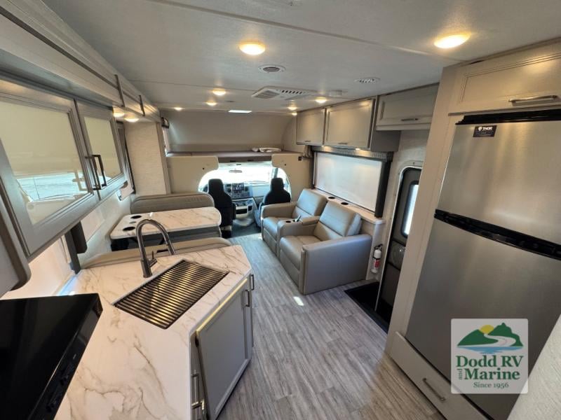 Pre-Owned 2025 Thor Motor Coach SE31 - photo - 36