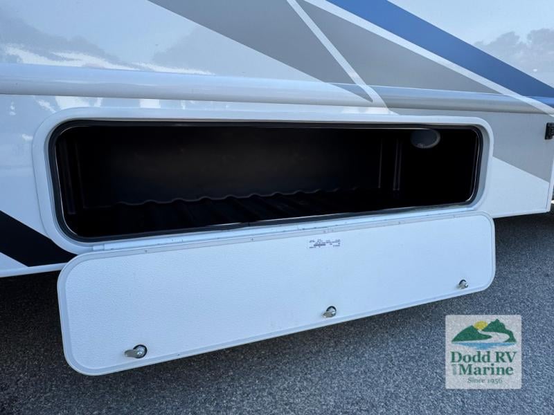Pre-Owned 2025 Thor Motor Coach SE31 - photo - 7