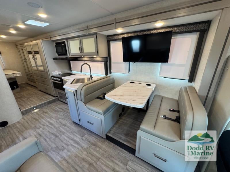 Pre-Owned 2025 Thor Motor Coach SE31 - photo - 14