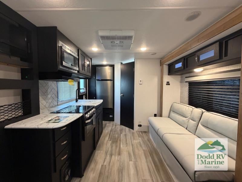 Pre-Owned 2023 Coachmen RV 192RBS - photo - 16