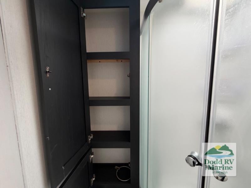 Pre-Owned 2023 Coachmen RV 192RBS - photo - 40