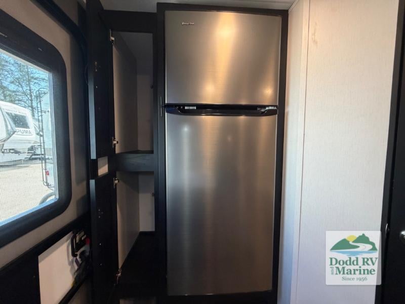 Pre-Owned 2023 Coachmen RV 192RBS - photo - 26