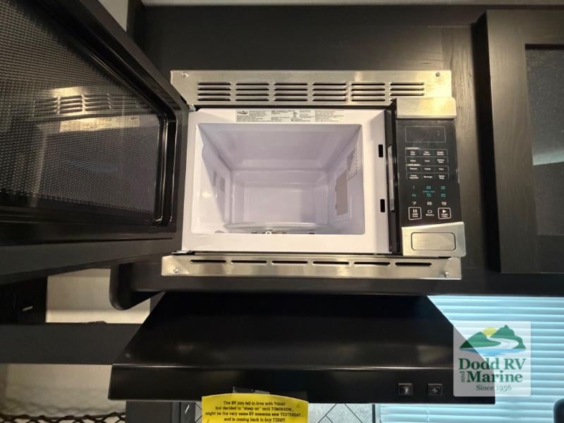Pre-Owned 2023 Coachmen RV 192RBS - photo - 21