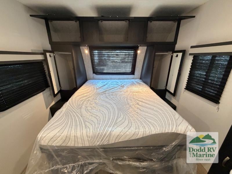 Pre-Owned 2023 Coachmen RV 192RBS - photo - 32