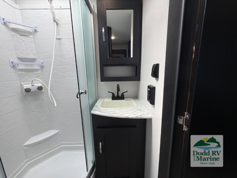 Pre-Owned 2023 Coachmen RV 192RBS - photo - 36