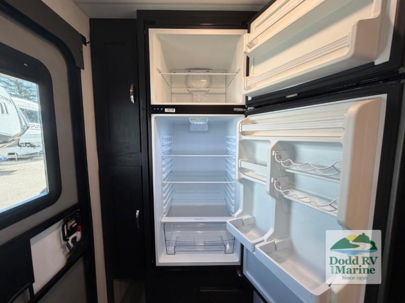 Pre-Owned 2023 Coachmen RV 192RBS - photo - 27