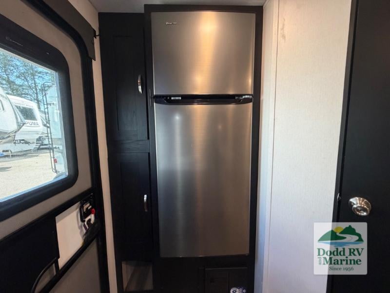 Pre-Owned 2023 Coachmen RV 192RBS - photo - 25