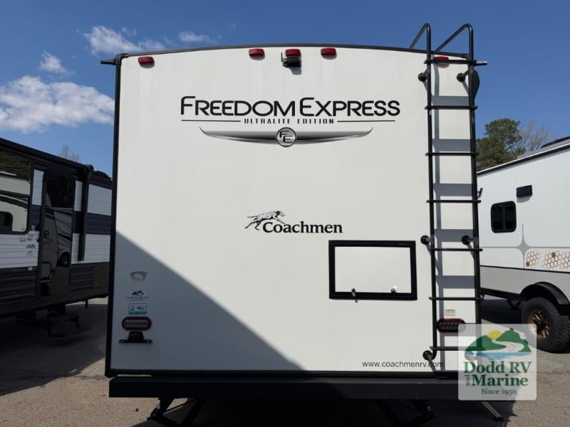 Pre-Owned 2023 Coachmen RV 192RBS - photo - 4