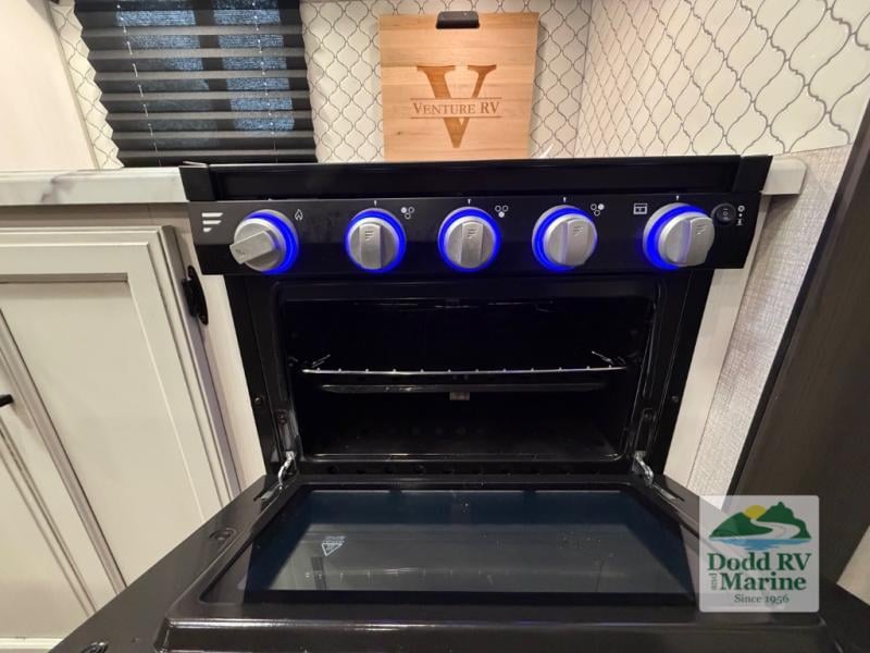 Pre-Owned 2022 Venture RV ST333VIK - photo - 13