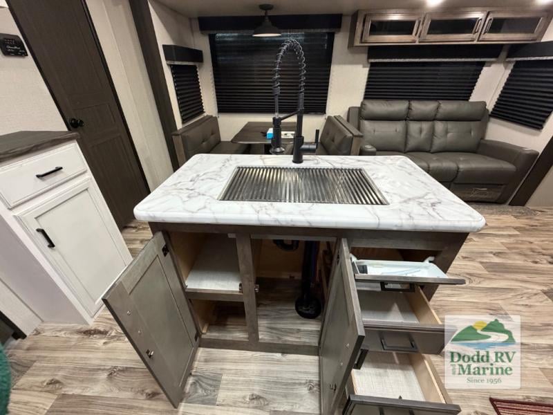 Pre-Owned 2022 Venture RV ST333VIK - photo - 17