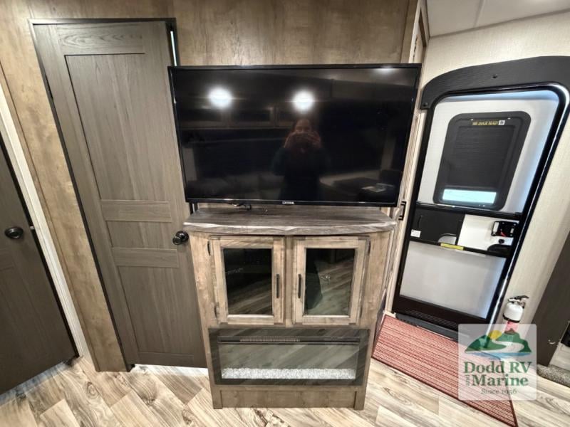 Pre-Owned 2022 Venture RV ST333VIK - photo - 22