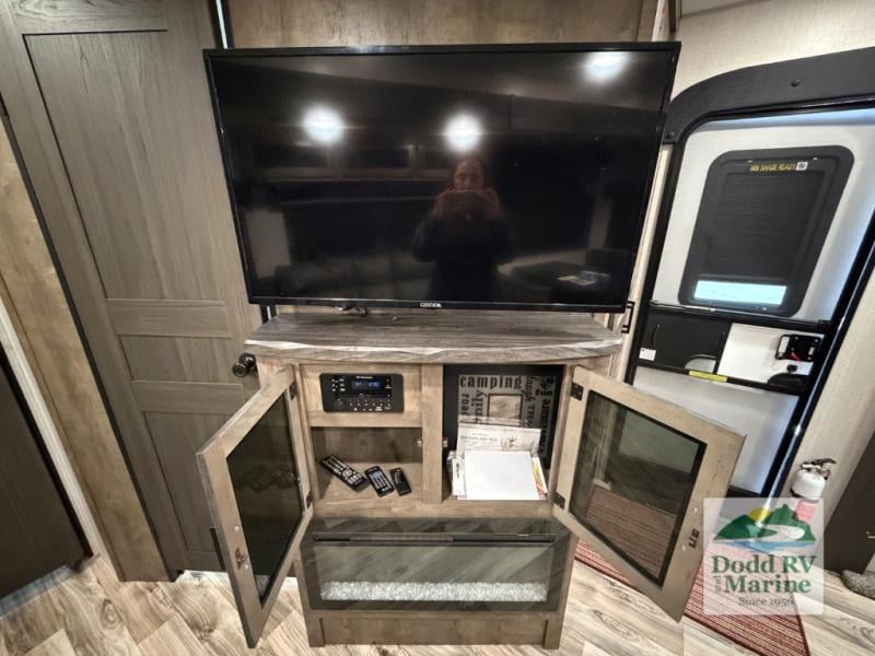 Pre-Owned 2022 Venture RV ST333VIK - photo - 23