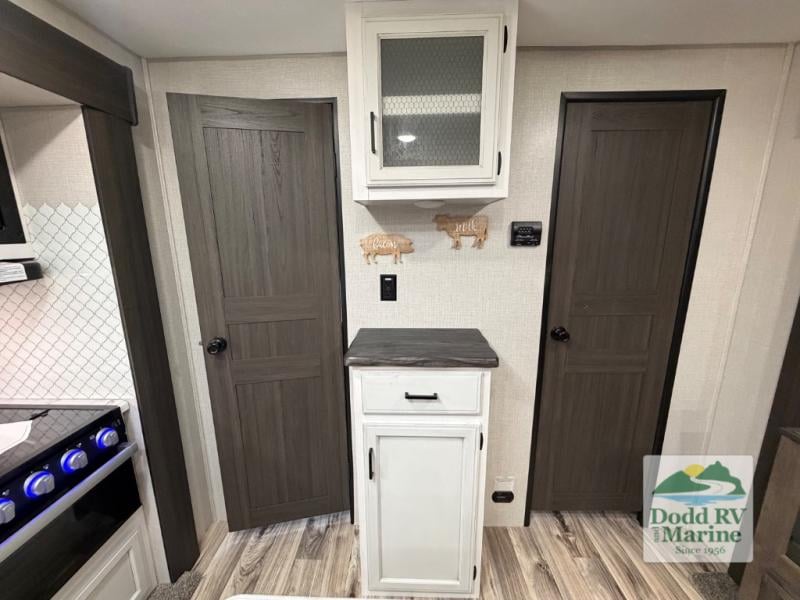 Pre-Owned 2022 Venture RV ST333VIK - photo - 24