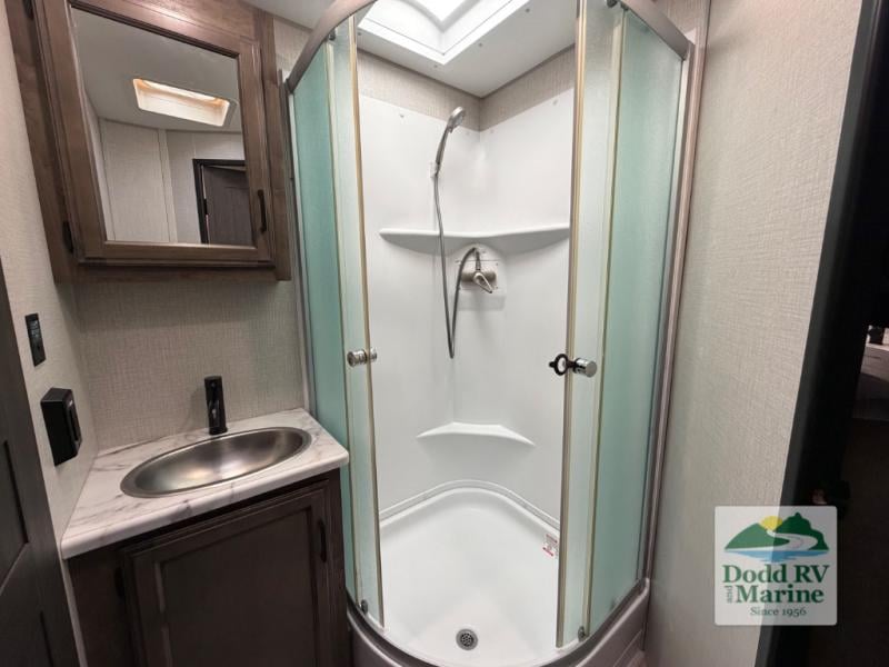 Pre-Owned 2022 Venture RV ST333VIK - photo - 37