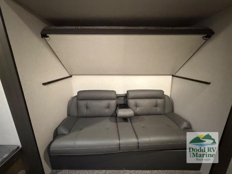 Pre-Owned 2022 Venture RV ST333VIK - photo - 45